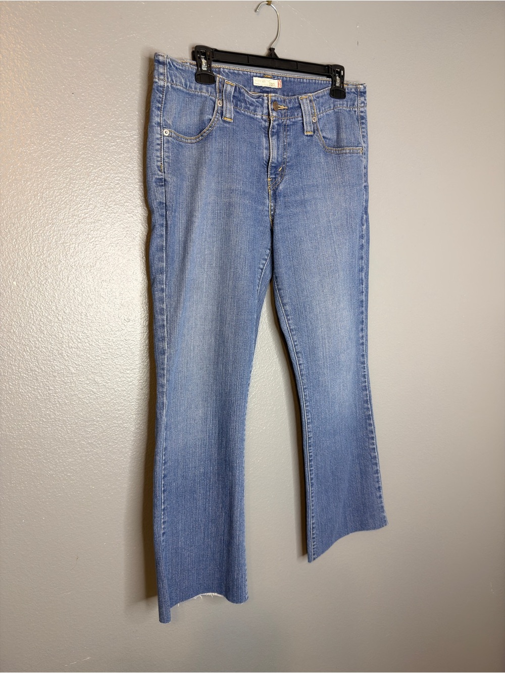 Women’s Levi’s Light Blue Denim Jeans - Classic Boot Cut 525 10M raw hem